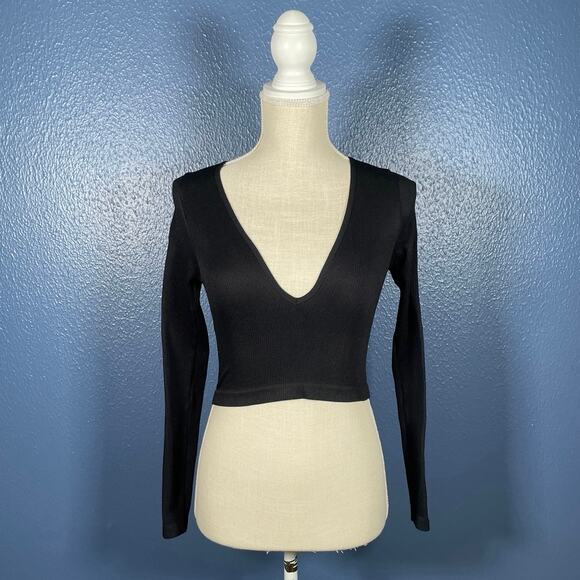 Out from Under Urban Outfitters Top Women’s Med/L Black LS V-neck Ribbed Cropped - Picture 2 of 5